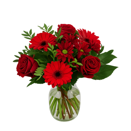 Bukett med röda rosor och gerbera i en rund glasvas. Perfekt som gåva eller romantiska tillfällen.
